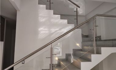 SE VENDE CASA DOS PISOS URB. PORTAL ALMERIA ZONA NORTE DE MONTERIA