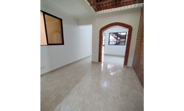 CASA EN ITAGUI SAN PIO PRIMER PISO