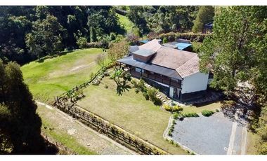 Casa En Arriendo en Envigado Alto de Palmas