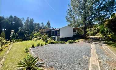 Casa En Arriendo en Envigado Alto de Palmas