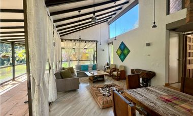 Casa En Arriendo en Envigado Alto de Palmas