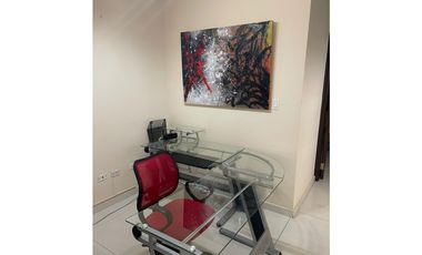 Se Alquila Oficinia Amueblada en Avenida Balboa