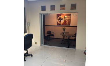 Se Alquila Oficinia Amueblada en Avenida Balboa