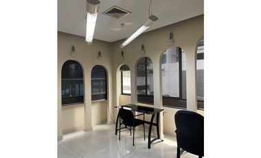 Se Alquila Oficinia Amueblada en Avenida Balboa