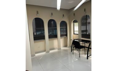 Se Alquila Oficinia Amueblada en Avenida Balboa