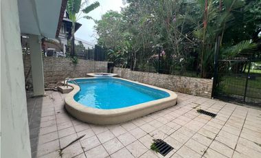 SEA CONFIABLE VENDE ESPACIOSA CASA CON PISCINA EN ALBROOK
