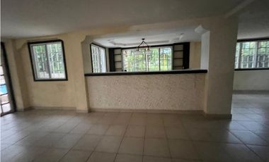 SEA CONFIABLE VENDE ESPACIOSA CASA CON PISCINA EN ALBROOK