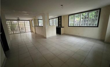 SEA CONFIABLE VENDE ESPACIOSA CASA CON PISCINA EN ALBROOK