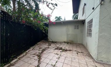 SEA CONFIABLE VENDE ESPACIOSA CASA CON PISCINA EN ALBROOK