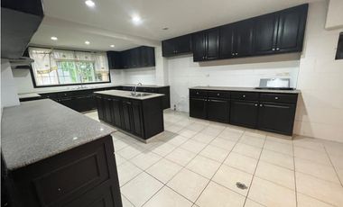 SEA CONFIABLE VENDE ESPACIOSA CASA CON PISCINA EN ALBROOK