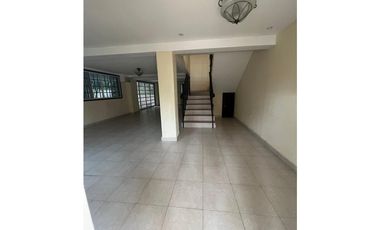 SEA CONFIABLE VENDE ESPACIOSA CASA CON PISCINA EN ALBROOK