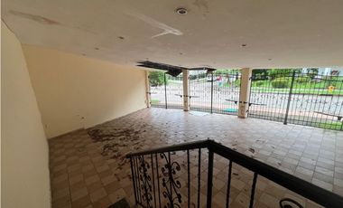 SEA CONFIABLE VENDE ESPACIOSA CASA CON PISCINA EN ALBROOK