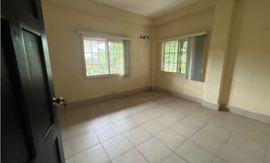 SEA CONFIABLE VENDE ESPACIOSA CASA CON PISCINA EN ALBROOK