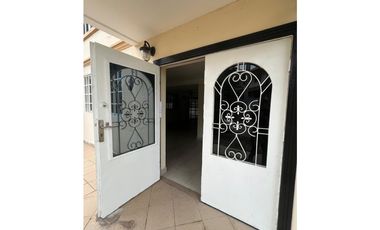 SEA CONFIABLE VENDE ESPACIOSA CASA CON PISCINA EN ALBROOK
