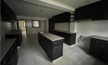 SEA CONFIABLE VENDE ESPACIOSA CASA CON PISCINA EN ALBROOK