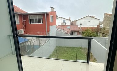 Duplex 3 amb con jardin moderno Villa Primera