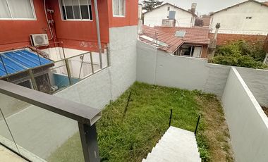 Duplex 3 amb con jardin moderno Villa Primera