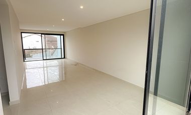 Duplex 3 amb con jardin moderno Villa Primera
