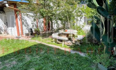 ALQUILER CASA DE 3 / 4 AMBIENTES CON COCHERA DOBLE, PARRILLA Y PARQUE.
