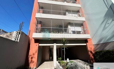 Departamento 3 ambientes con cochera y balcón, Haedo.