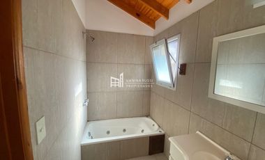 Casa en alquiler de 3 dormitorios c/ cochera en Matheu