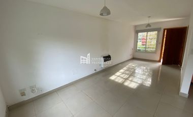 Casa en alquiler de 3 dormitorios c/ cochera en Matheu