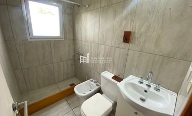 Casa en alquiler de 3 dormitorios c/ cochera en Matheu