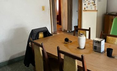 Casa con Departamento en venta en Lanus Oeste