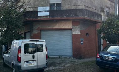 Casa con Departamento en venta en Lanus Oeste