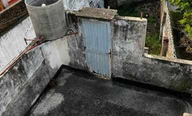 Casa con Departamento en venta en Lanus Oeste