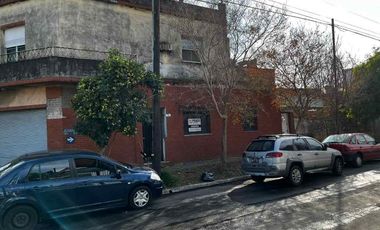 Casa con Departamento en venta en Lanus Oeste