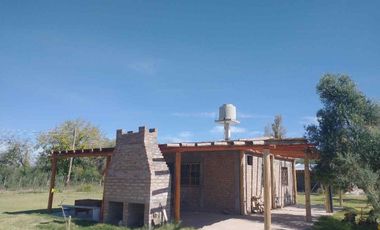 Finca de 78 hectareas con 3 cabañas. Albardon