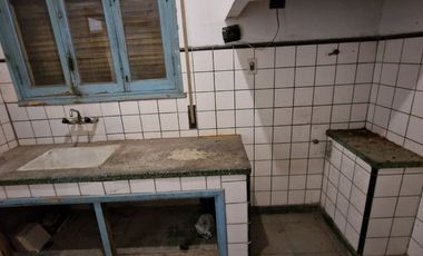 VENTA CASA A REFACCIONAR. APTA CREDITO. EN CAPITAL