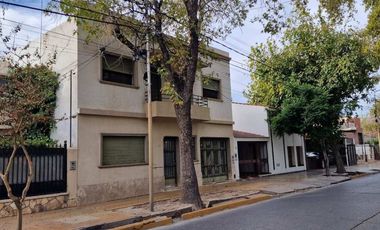 VENTA CASA A REFACCIONAR. APTA CREDITO. EN CAPITAL