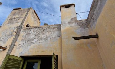 VENTA CASA A REFACCIONAR. APTA CREDITO. EN CAPITAL