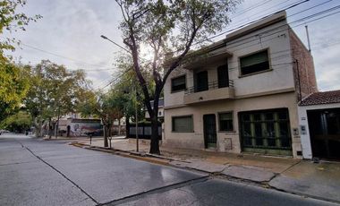 VENTA CASA A REFACCIONAR. APTA CREDITO. EN CAPITAL