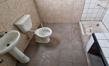 VENTA CASA A REFACCIONAR. APTA CREDITO. EN CAPITAL