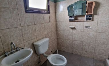 VENTA CASA A REFACCIONAR. APTA CREDITO. EN CAPITAL