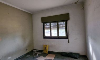 VENTA CASA A REFACCIONAR. APTA CREDITO. EN CAPITAL