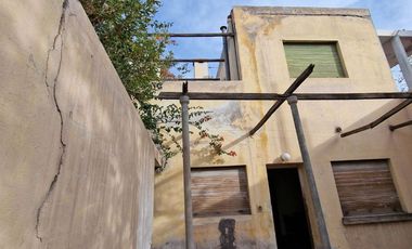 VENTA CASA A REFACCIONAR. APTA CREDITO. EN CAPITAL