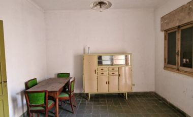 VENTA CASA A REFACCIONAR. APTA CREDITO. EN CAPITAL