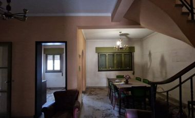VENTA CASA A REFACCIONAR. APTA CREDITO. EN CAPITAL
