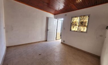 ALQUILO CASA 2 DORMITORIOS EN CALLE VICTORIA $350.000 FINAL