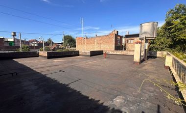 CASA 3 AMBIENTES CON JARDIN Y PILETA CASANOVA