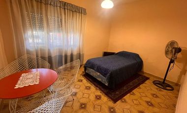 CASA 3 AMBIENTES CON JARDIN Y PILETA CASANOVA