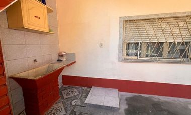 CASA 3 AMBIENTES CON JARDIN Y PILETA CASANOVA
