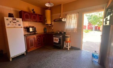 CASA 3 AMBIENTES CON JARDIN Y PILETA CASANOVA