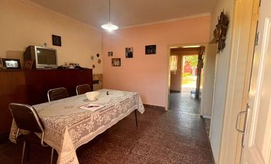 CASA 3 AMBIENTES CON JARDIN Y PILETA CASANOVA
