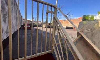 CASA 3 AMBIENTES CON JARDIN Y PILETA CASANOVA