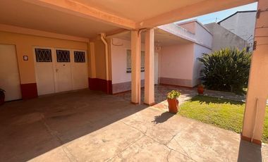 CASA 3 AMBIENTES CON JARDIN Y PILETA CASANOVA